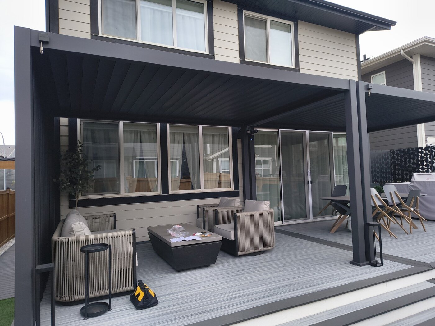 Backyard pergola before the screen installation